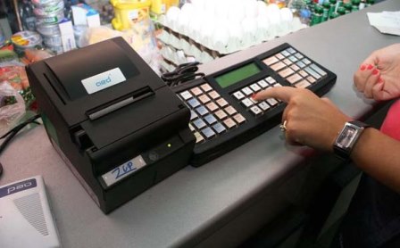 Pas QKR, biznesi dyndet edhe per kasat fiskale, shiten 300 ne nje dite Pas QKR, biznesi dyndet edhe per kasat fiskale, shiten 300 ne nje dite